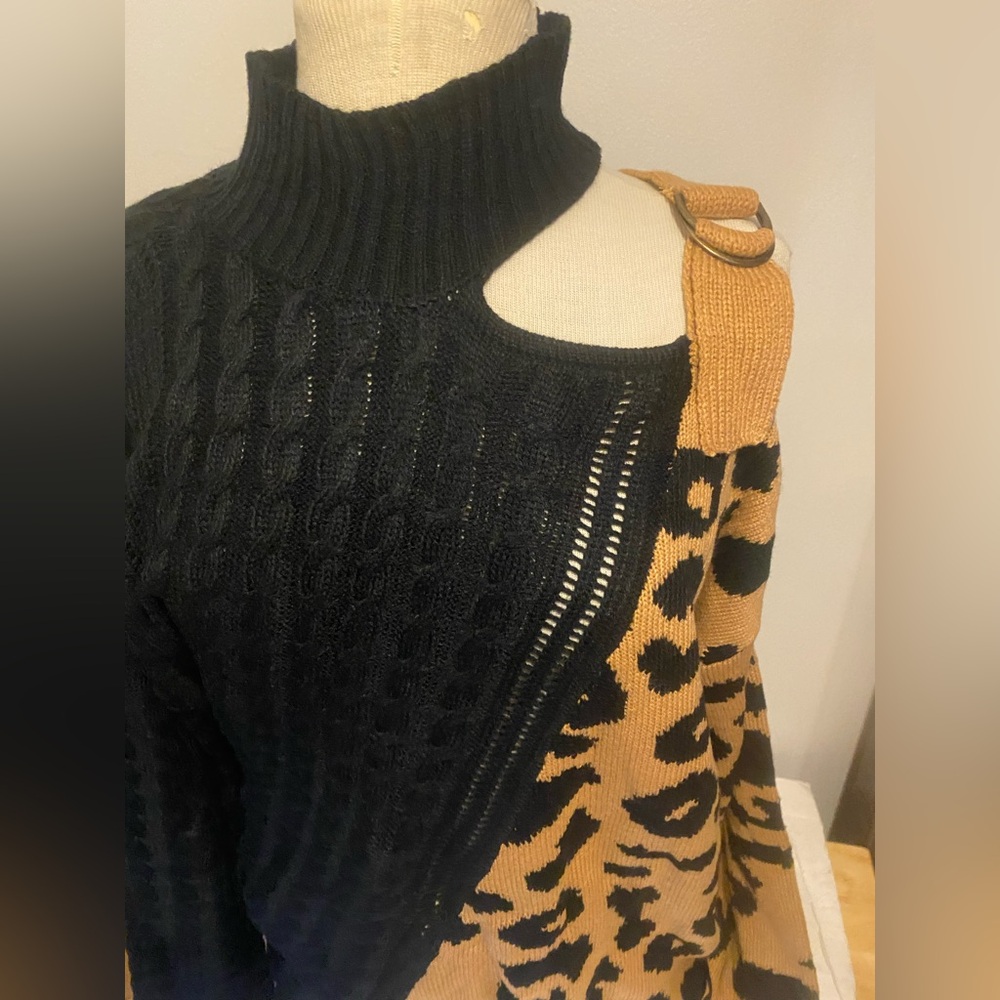 Off Shoulder Leppard Sweater New - Picture 3 of 7